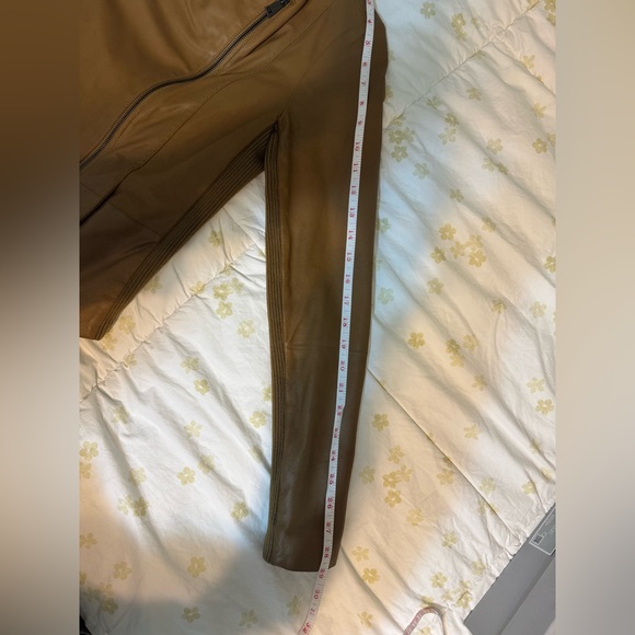 VINCE genuine soft caramel/light brown leather with side panels. SIZE XS. - Picture 6 of 7